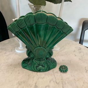 Beautiful Vintage Glazed Ceramic Holland Fan Shell Vase